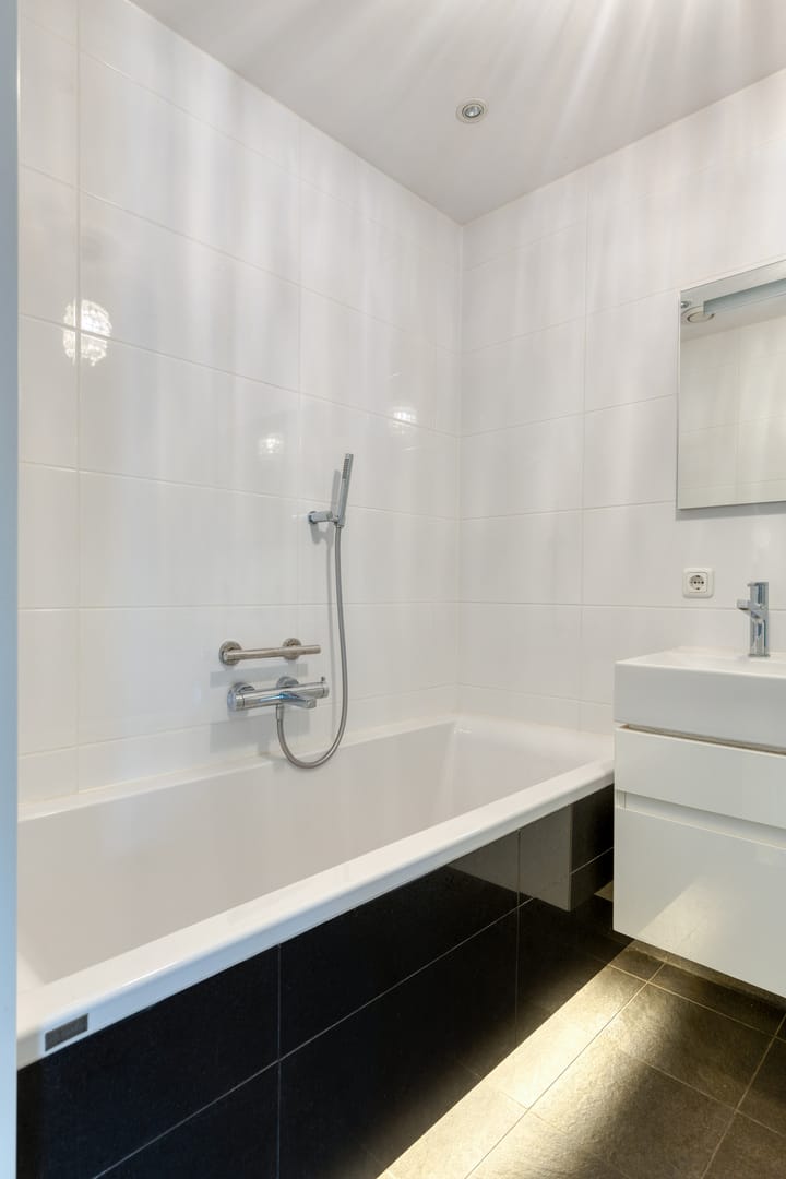 Photo 18 of Nieuwe Zeedijk 1-K646