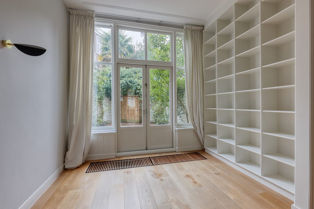 Photo 11 of Nicolaïstraat 44