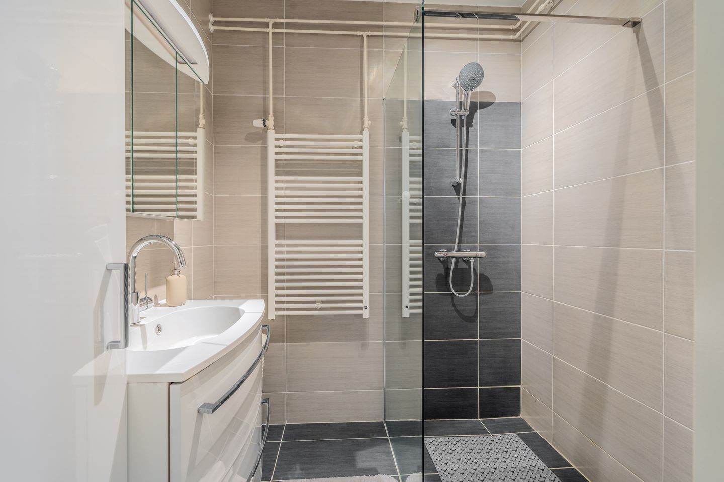 Photo 4 of Nassaustraat 41-B