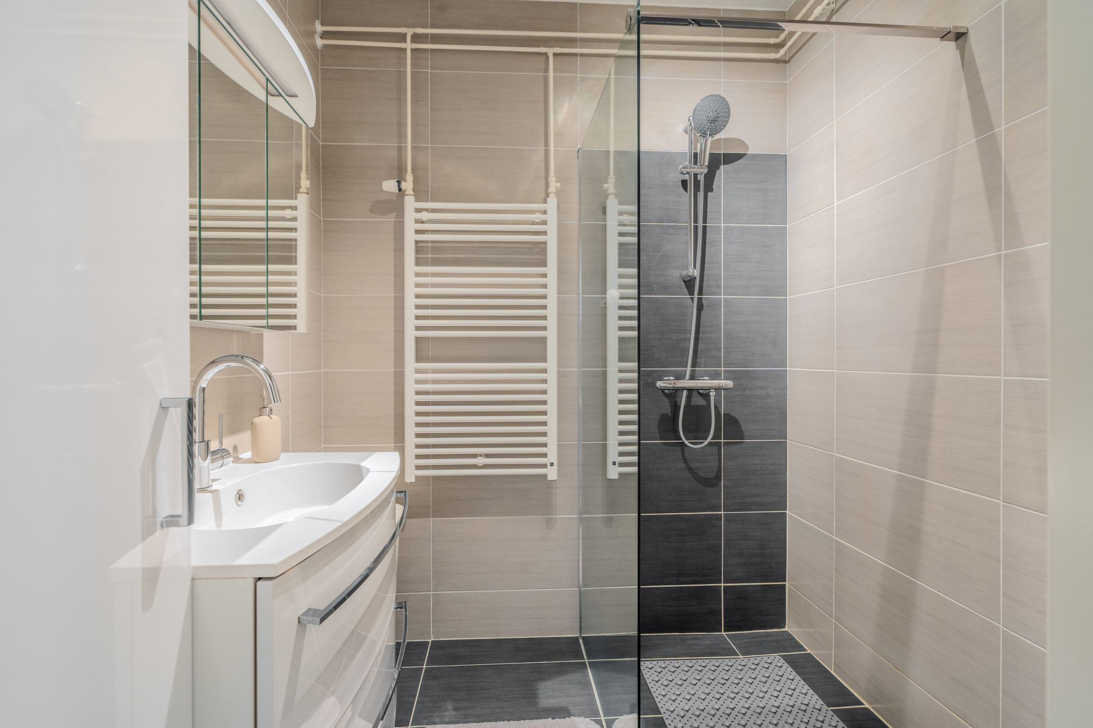 Photo 39 of Nassaustraat 41-B