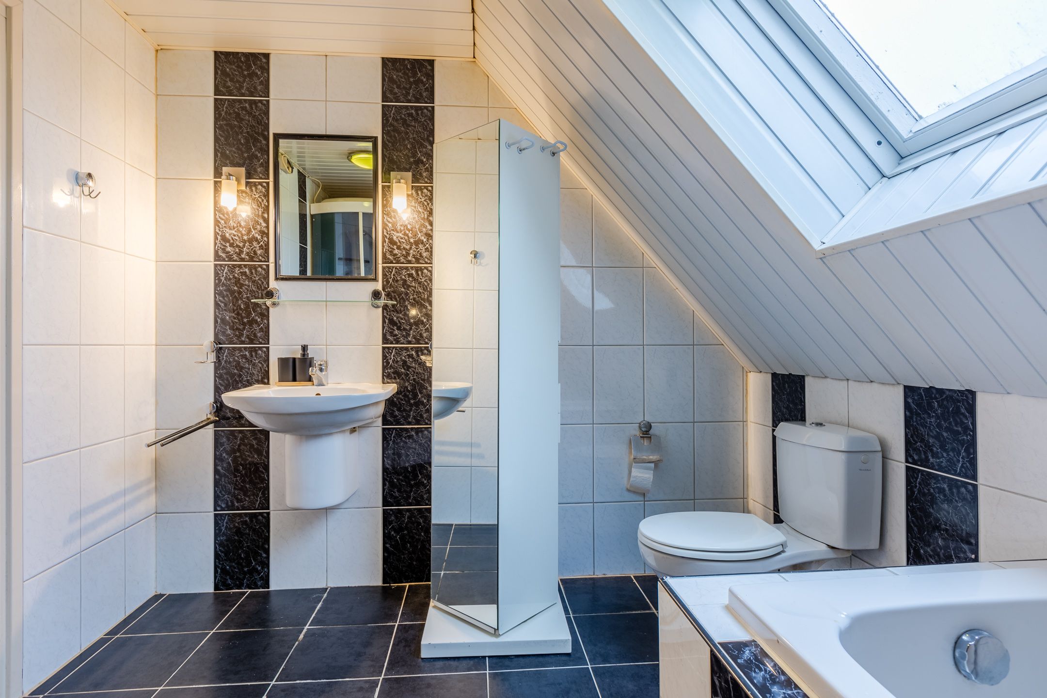 Foto 42 van Pastoor Ermenstraat 1