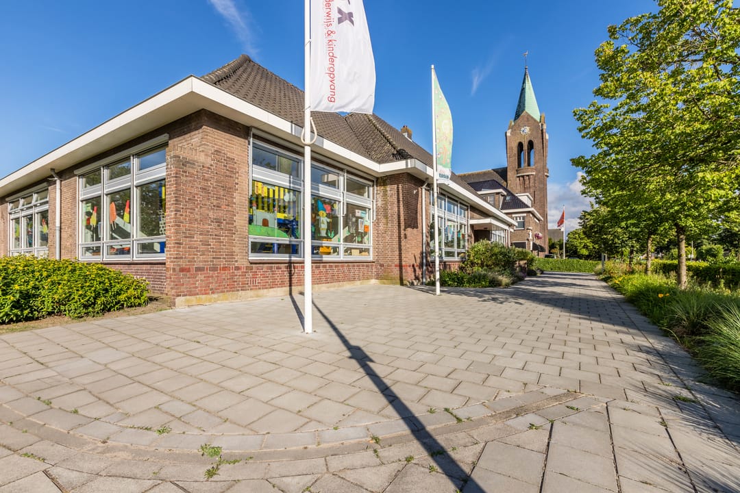 Foto 62 van Pastoor Ermenstraat 1