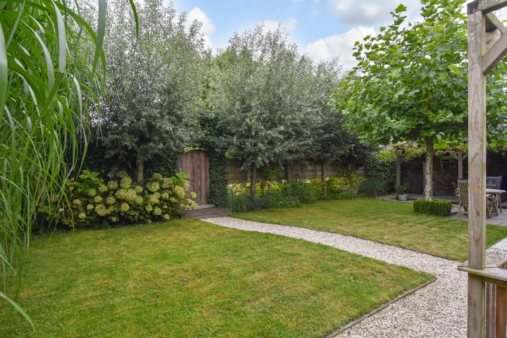 Foto 25 van Oosteinde 11-H145