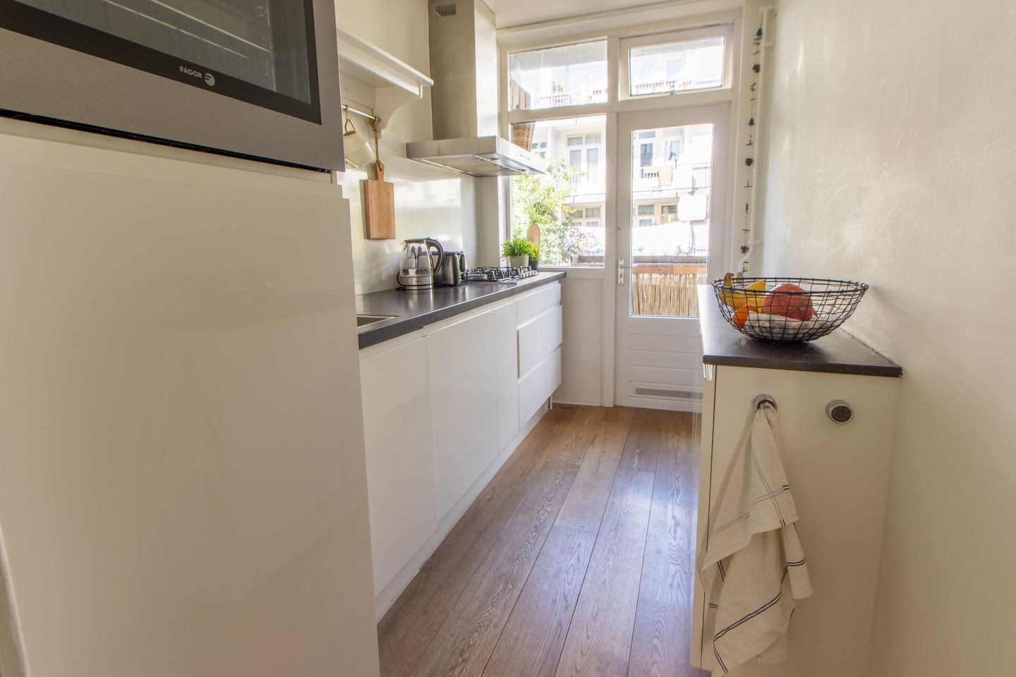 Photo 10 of John Franklinstraat 27-1