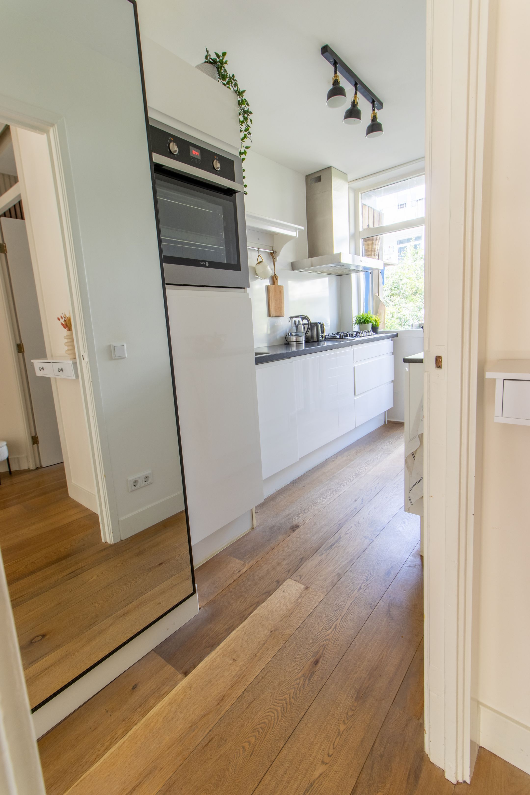 Photo 15 of John Franklinstraat 27-1