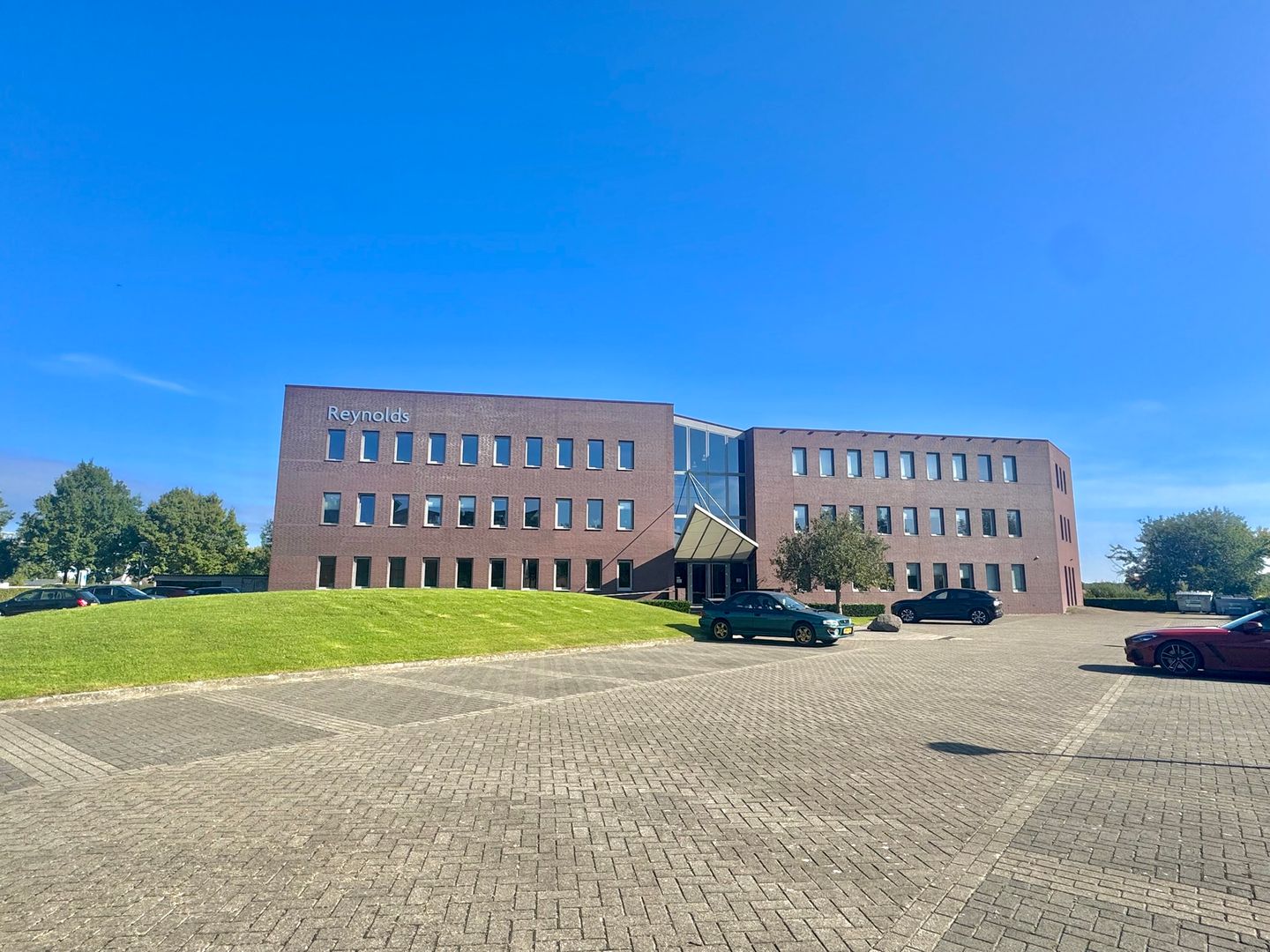 View photo 2 of Mercurion 10