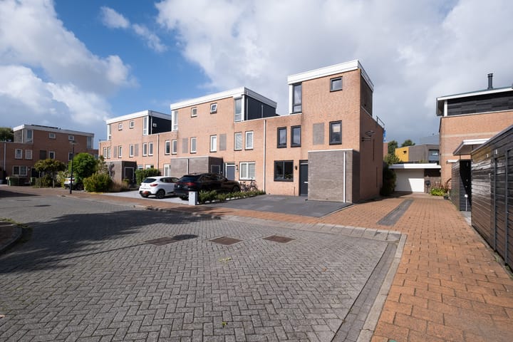 Photo 40 of Frida Katzland 10