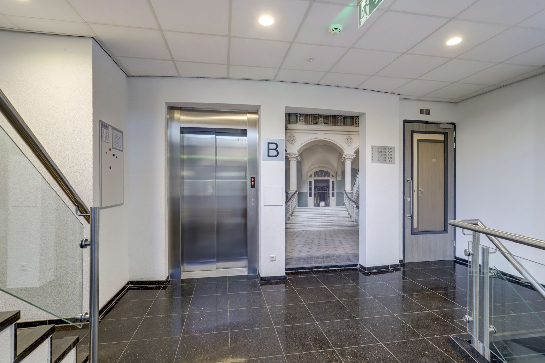 Foto 30 van Merweplein 5-27