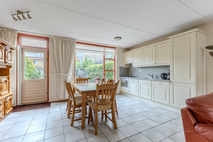 Photo 6 of Jan van Scorelstraat 18