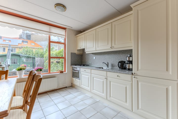 Photo 7 of Jan van Scorelstraat 18