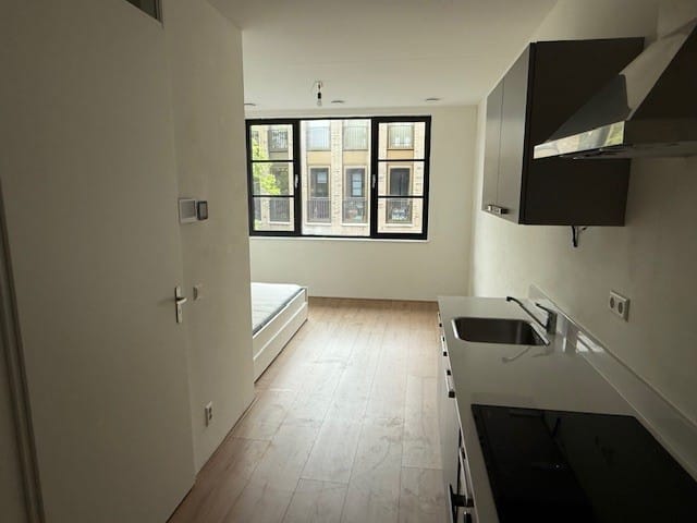 Photo 3 of Claes van Ruyvenstraat 6-B3