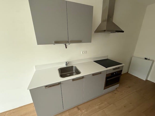Photo 4 of Claes van Ruyvenstraat 6-B3