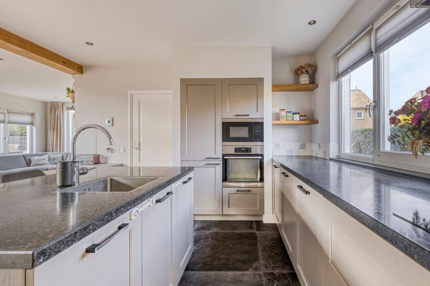 Photo 10 of Dorpsstraat 18