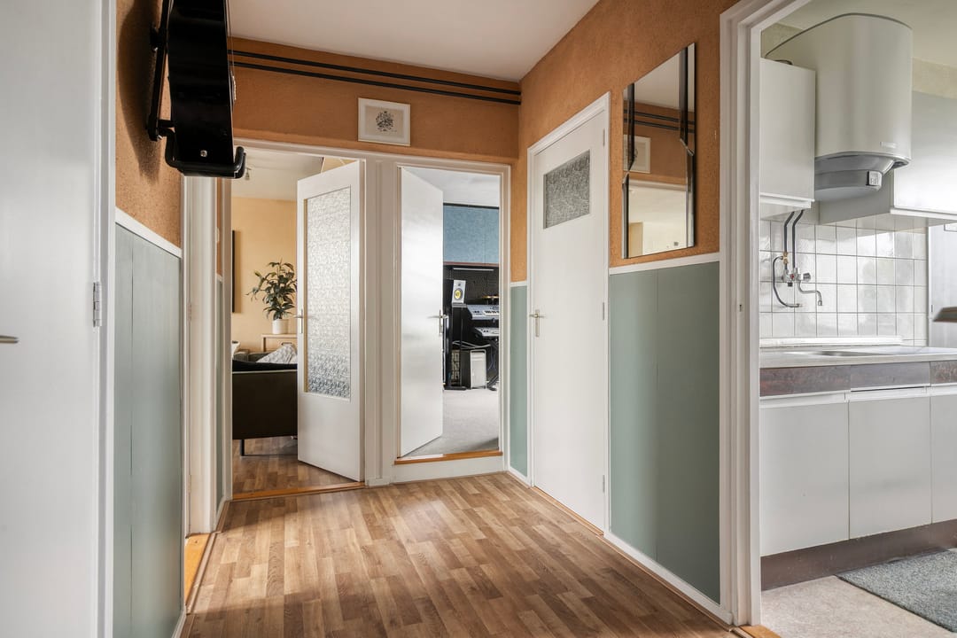 Photo 2 of Van Karnebeekstraat 131