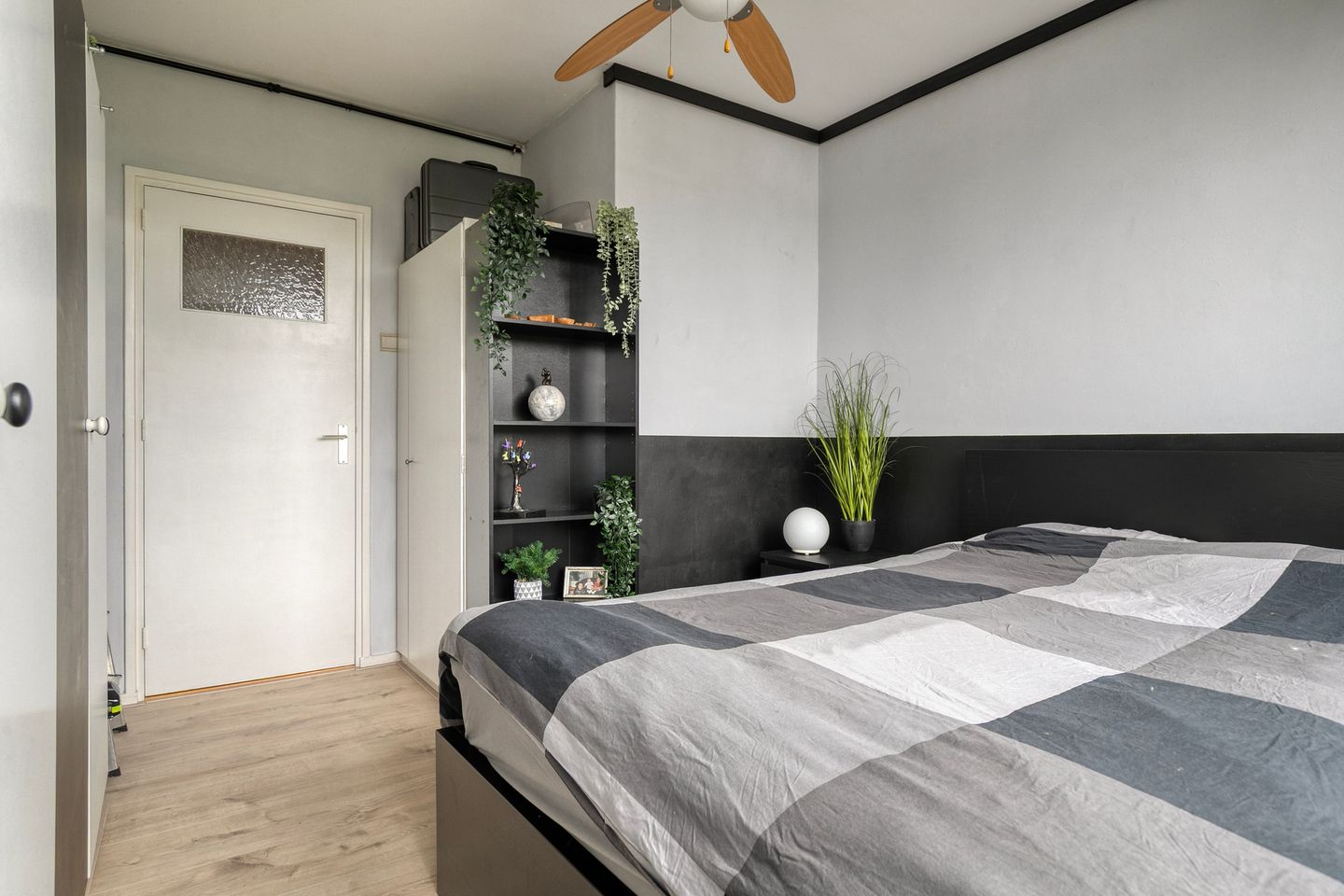 Photo 4 of Van Karnebeekstraat 131