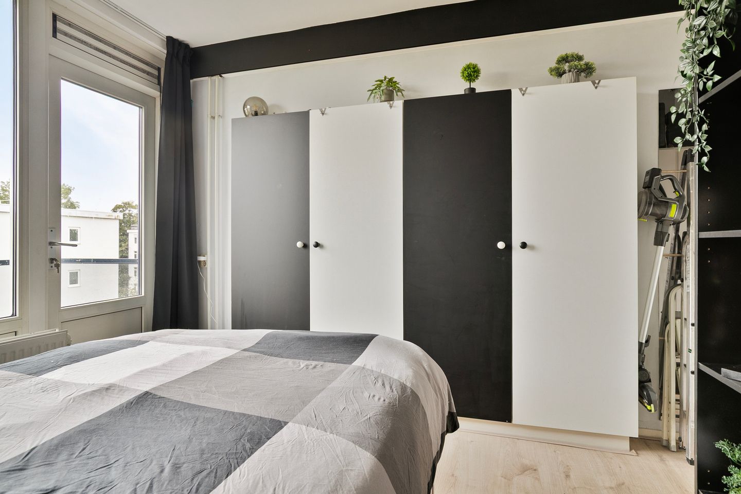 Photo 5 of Van Karnebeekstraat 131