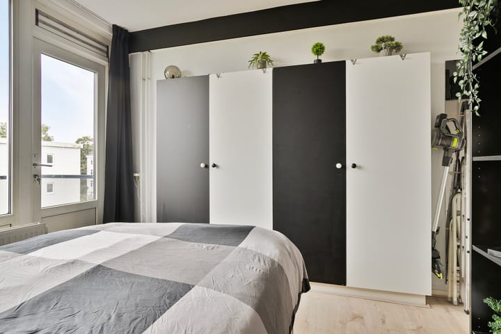 Photo 5 of Van Karnebeekstraat 131