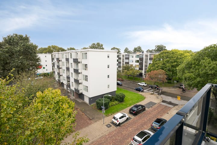 Photo 7 of Van Karnebeekstraat 131