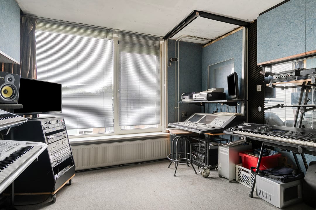 Photo 16 of Van Karnebeekstraat 131