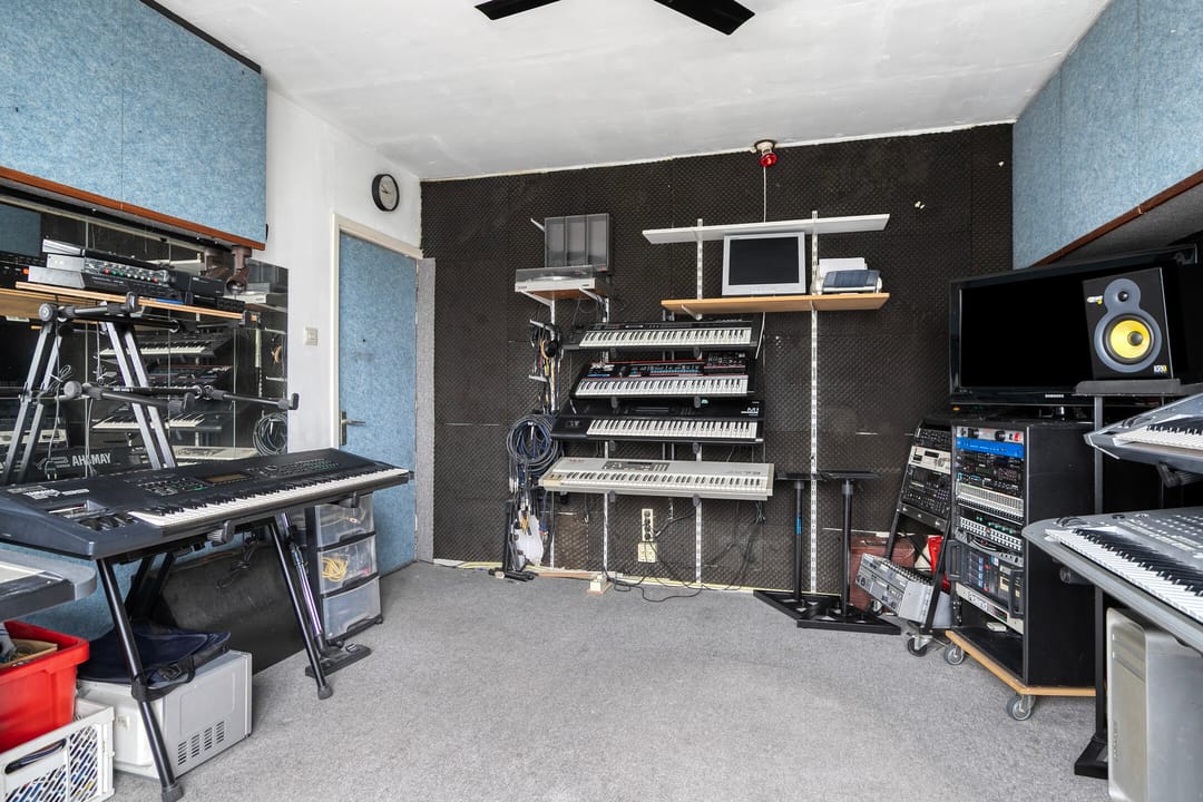 Photo 17 of Van Karnebeekstraat 131