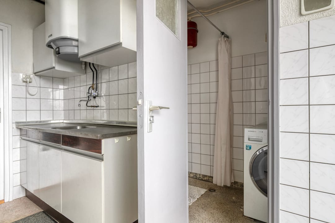 Photo 22 of Van Karnebeekstraat 131