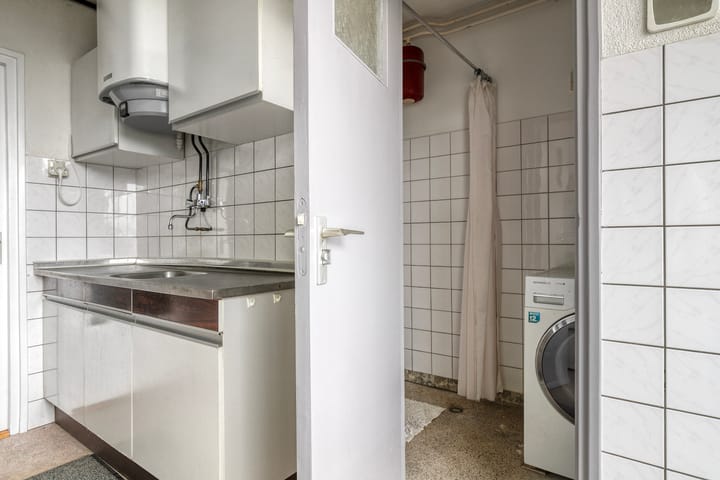 Photo 22 of Van Karnebeekstraat 131