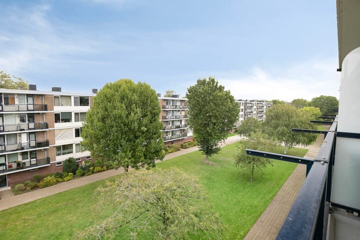 Photo 25 of Van Karnebeekstraat 131