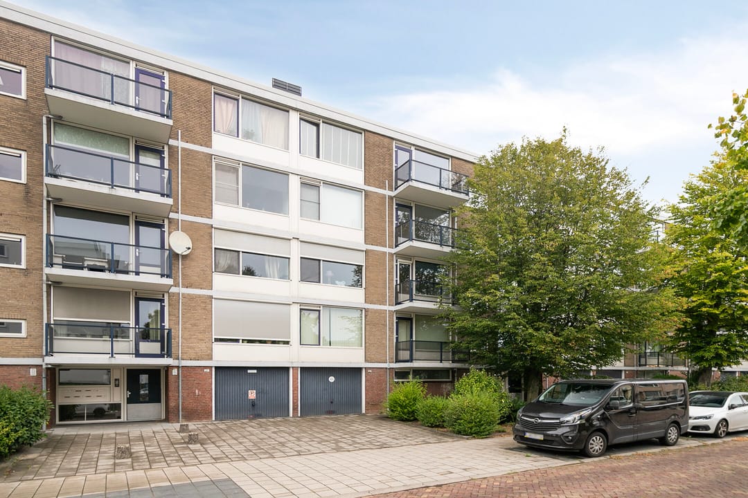 Photo 26 of Van Karnebeekstraat 131