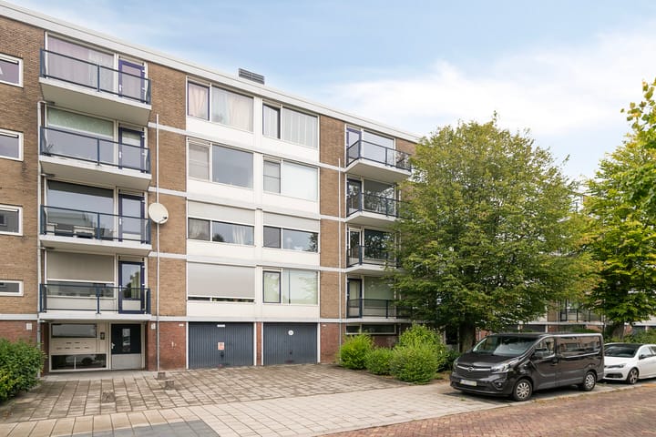 Photo 26 of Van Karnebeekstraat 131