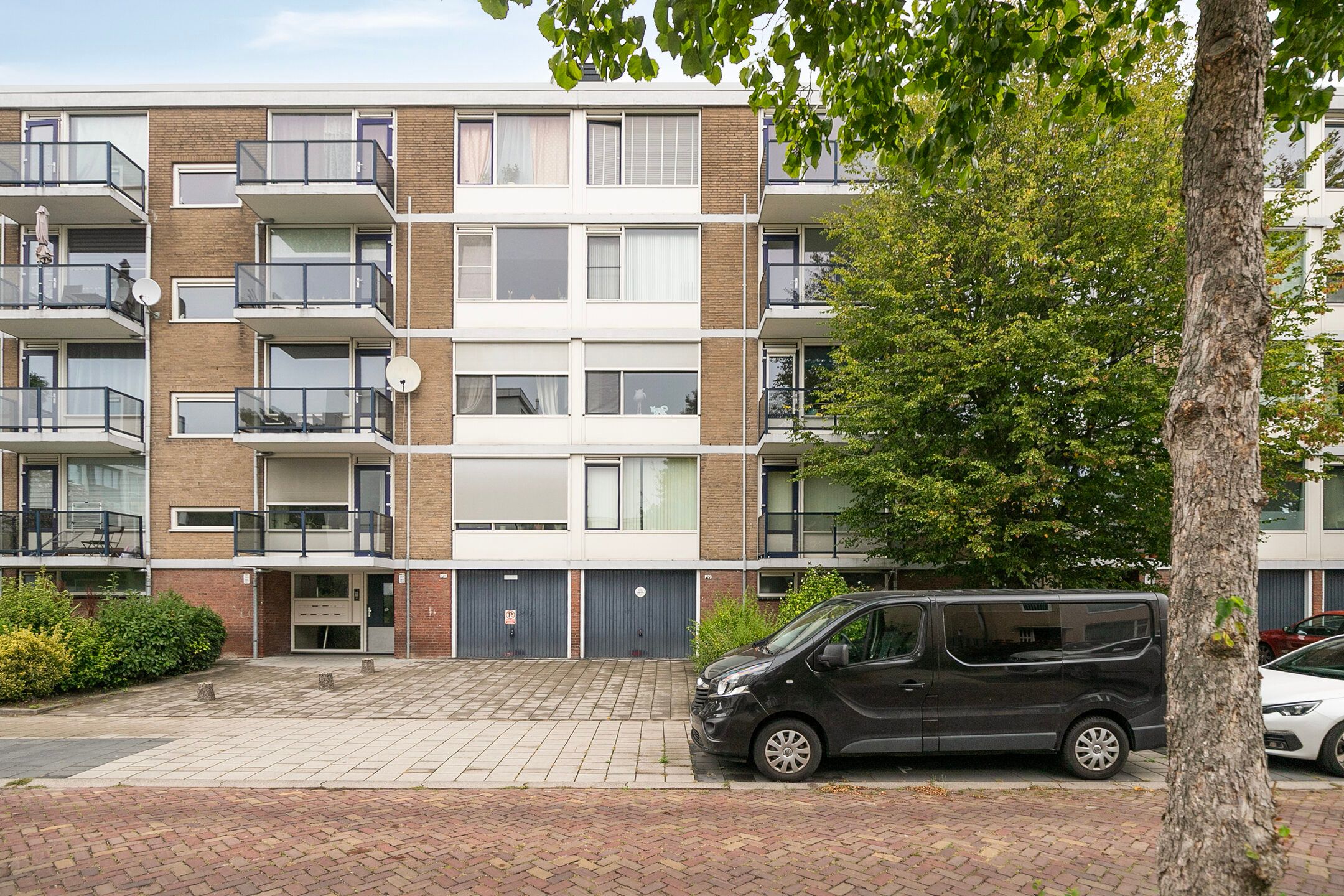 Photo 27 of Van Karnebeekstraat 131