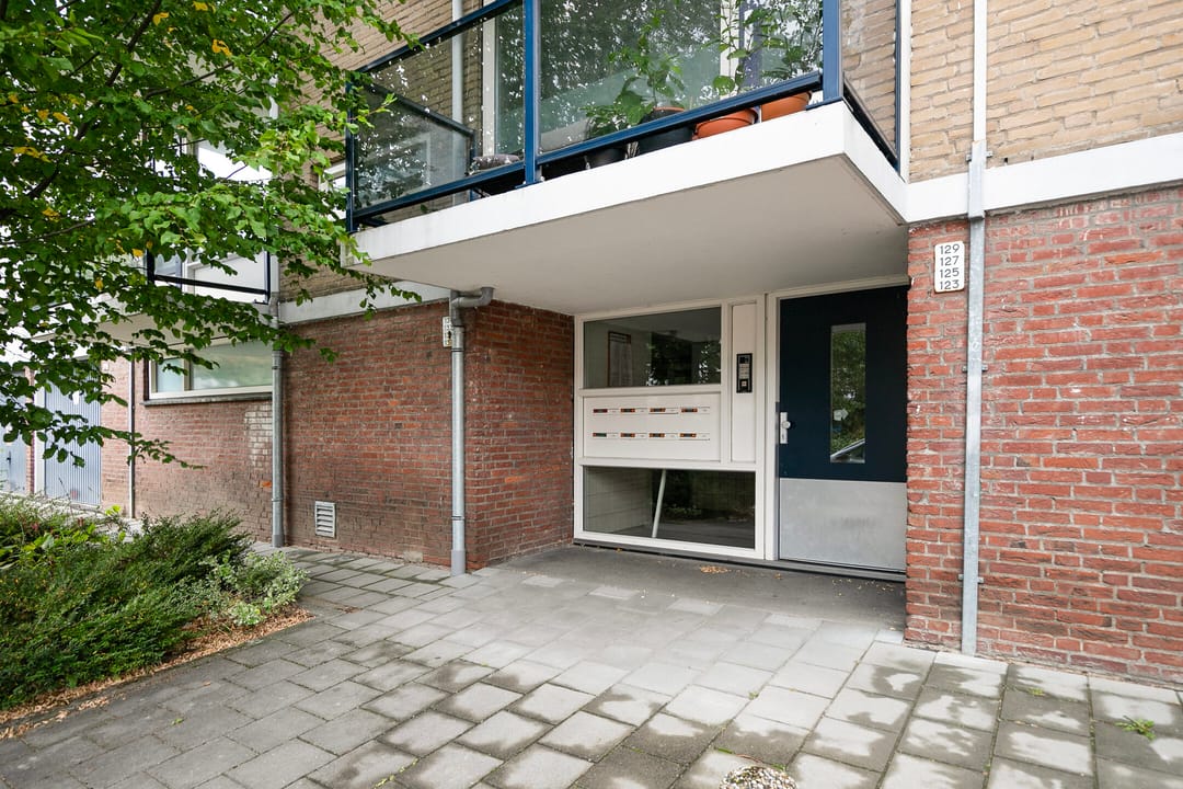 Photo 28 of Van Karnebeekstraat 131