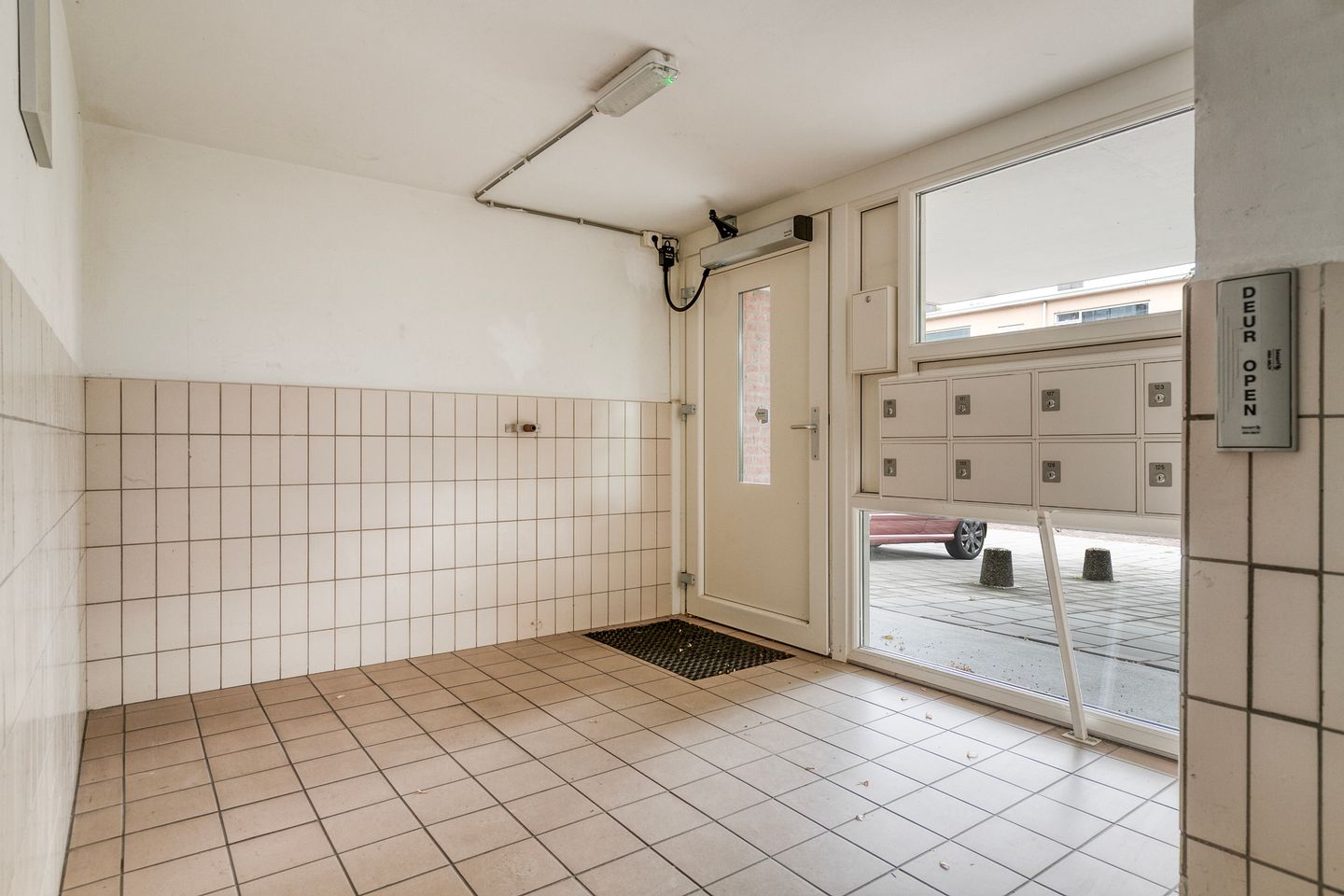 Photo 29 of Van Karnebeekstraat 131