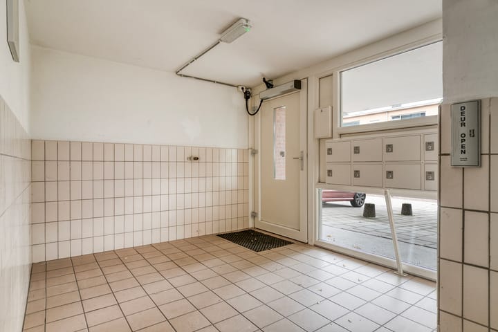 Photo 29 of Van Karnebeekstraat 131