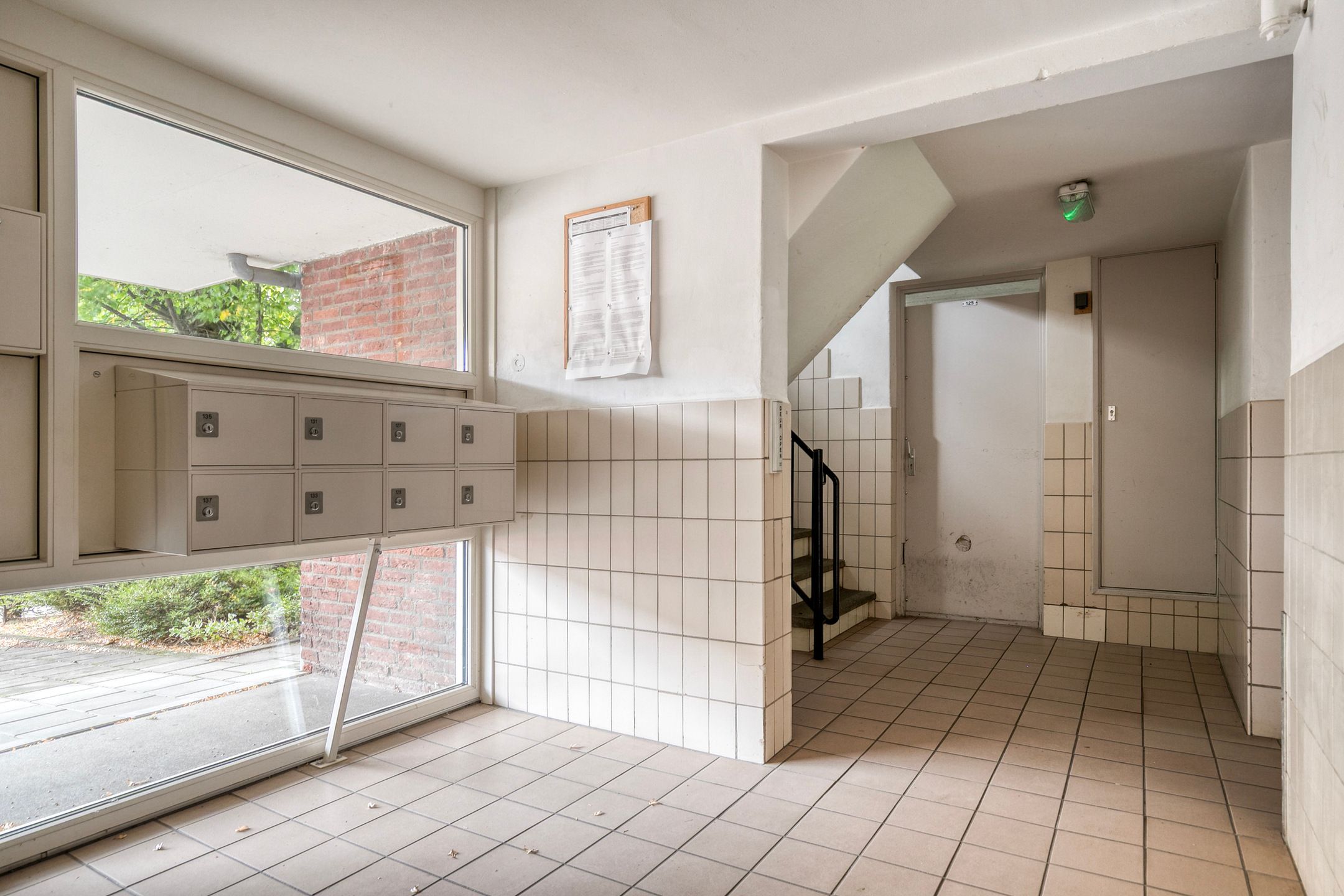 Photo 30 of Van Karnebeekstraat 131