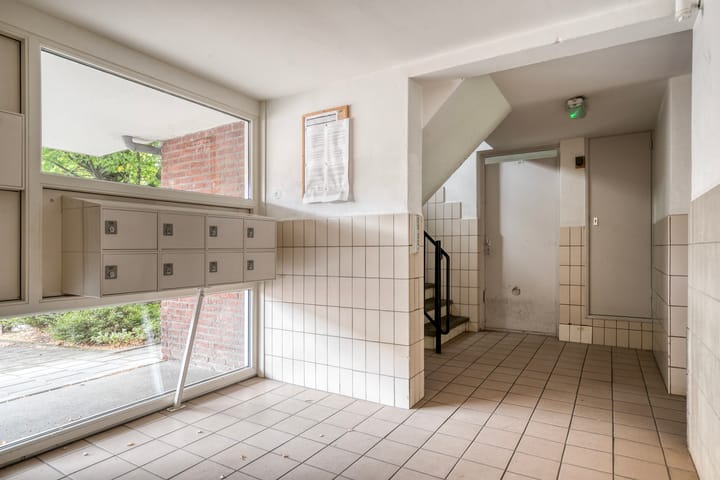 Photo 30 of Van Karnebeekstraat 131