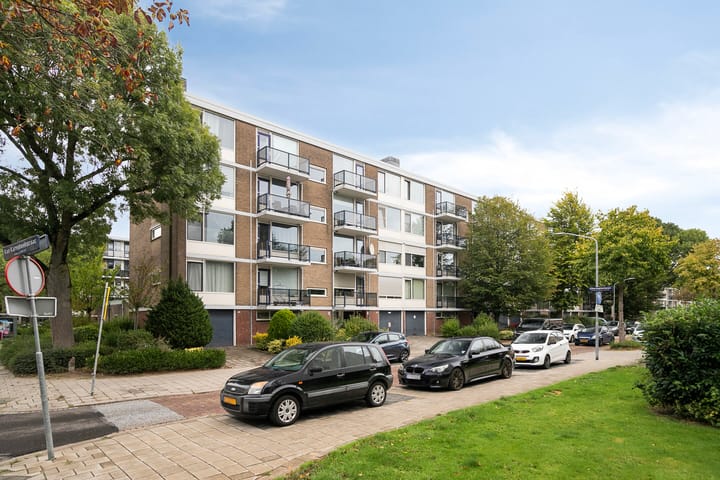 Photo 31 of Van Karnebeekstraat 131