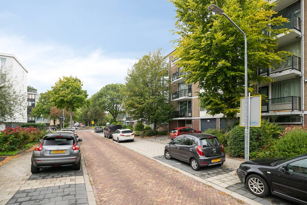 Photo 32 of Van Karnebeekstraat 131