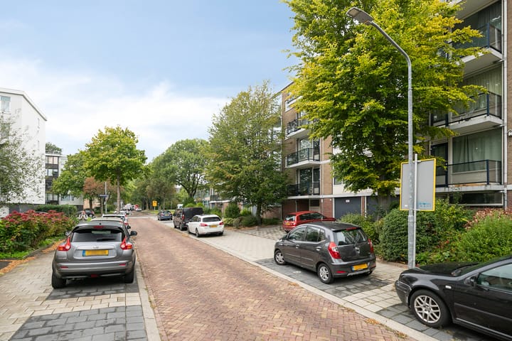 Photo 32 of Van Karnebeekstraat 131