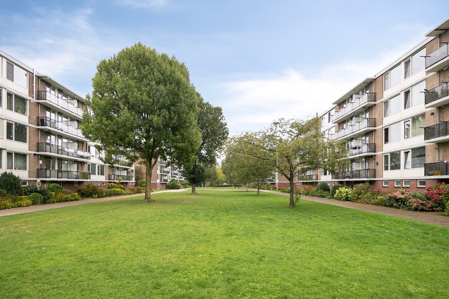 Photo 35 of Van Karnebeekstraat 131