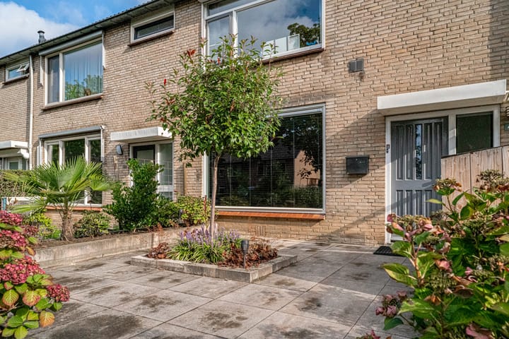 Foto 2 van Debussystraat 4