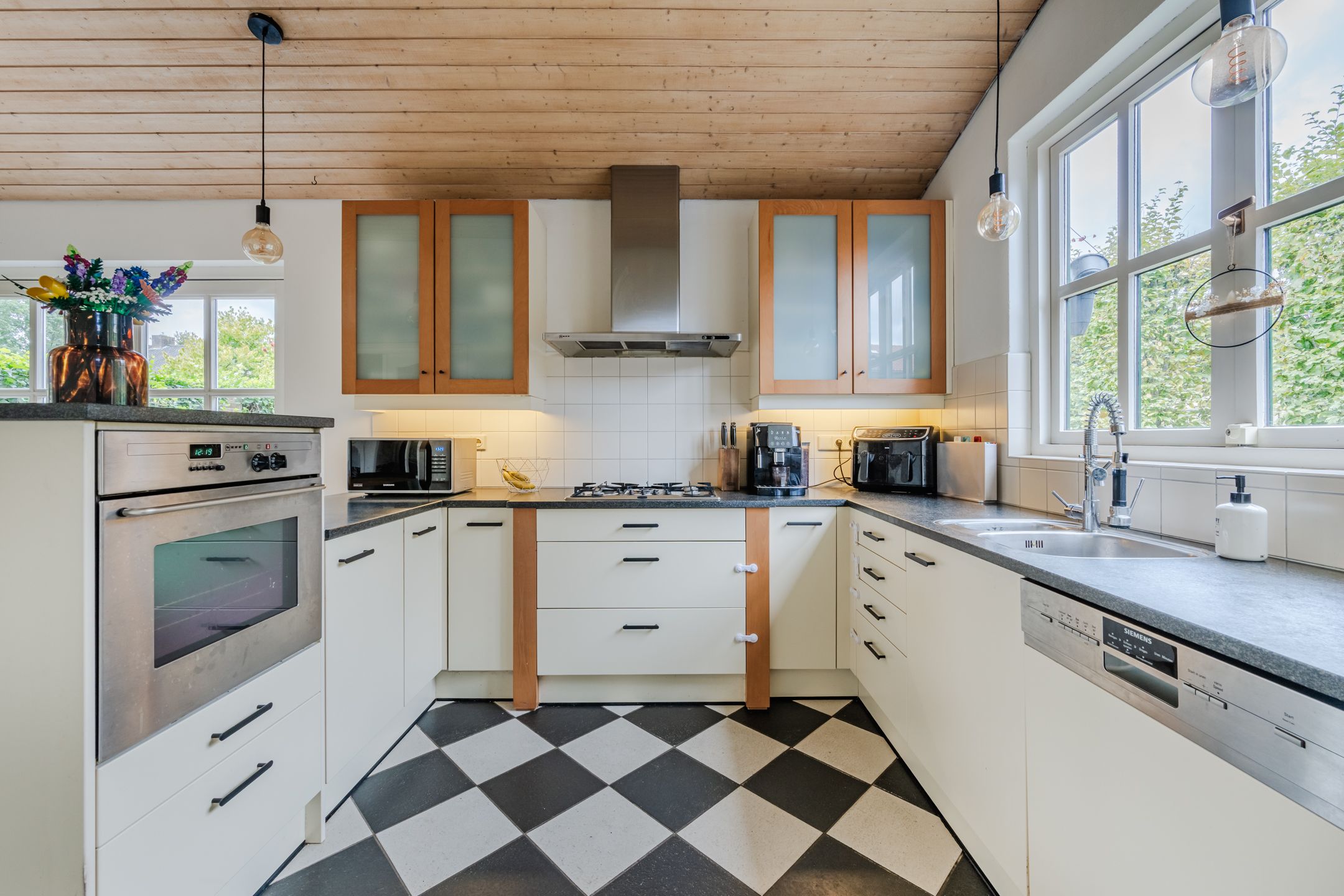 Photo 15 of Barth. Diazstraat 21