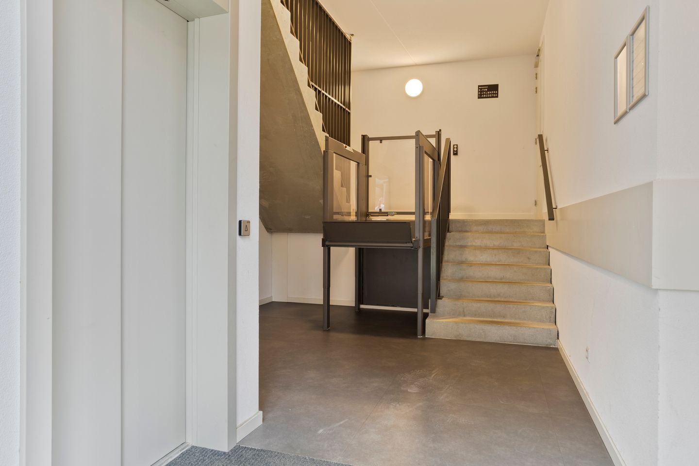 Photo 10 of Neringstraat-Oost 23-A