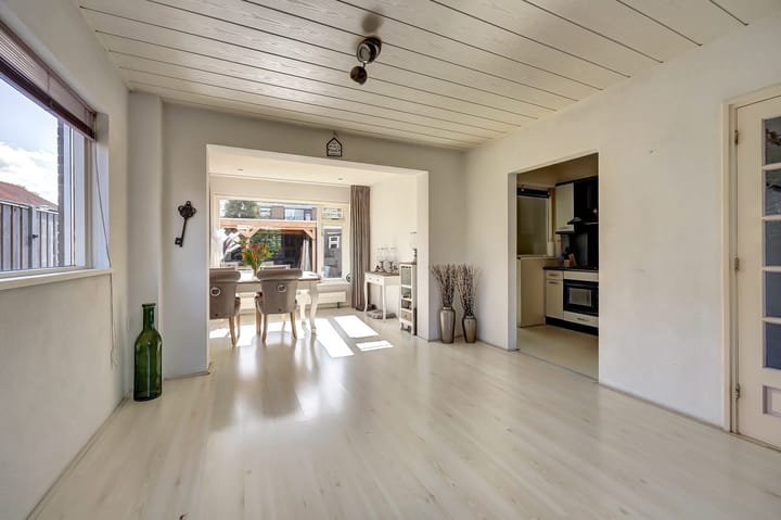 Photo 8 of Julianastraat 69