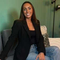 Kelly de Leeuw - Secretary