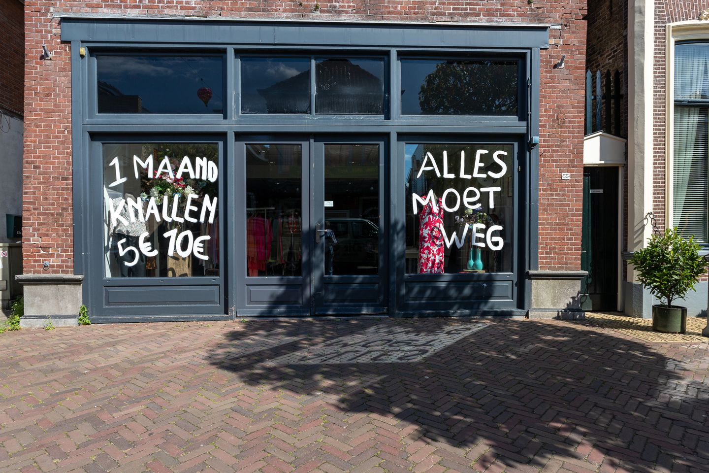 View photo 2 of Midstraat 55
