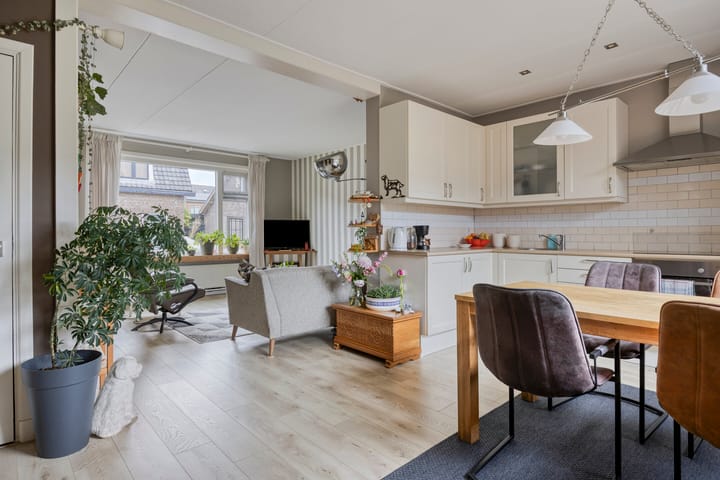 Photo 6 of Van Waningstraat 9