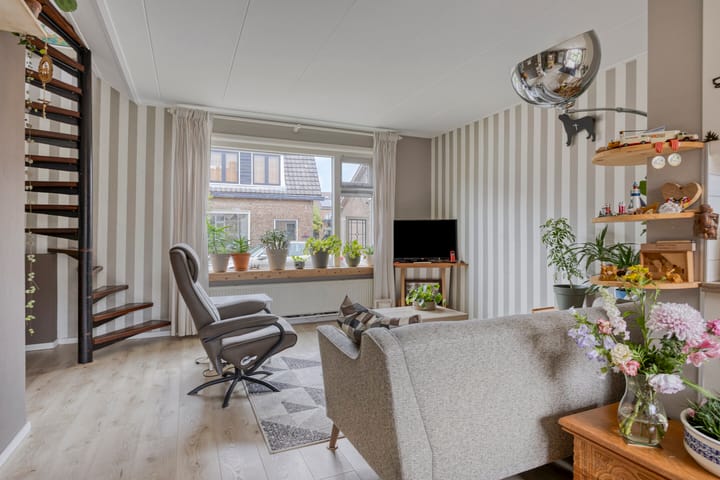 Photo 8 of Van Waningstraat 9