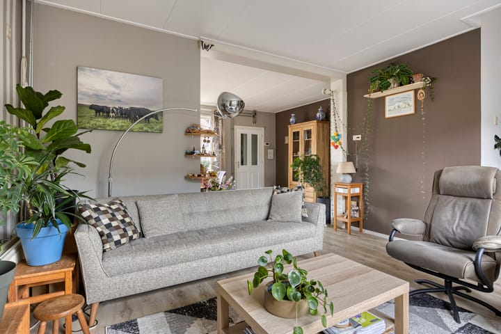 Photo 10 of Van Waningstraat 9