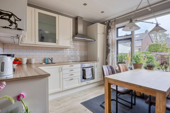 Photo 12 of Van Waningstraat 9