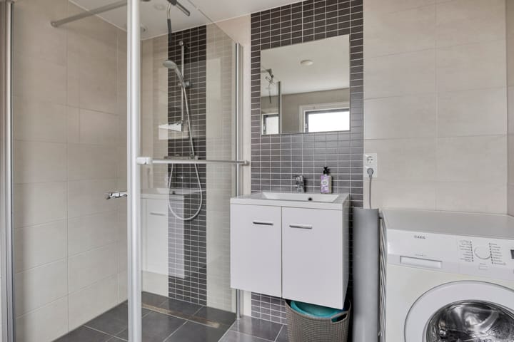 Photo 13 of Van Waningstraat 9